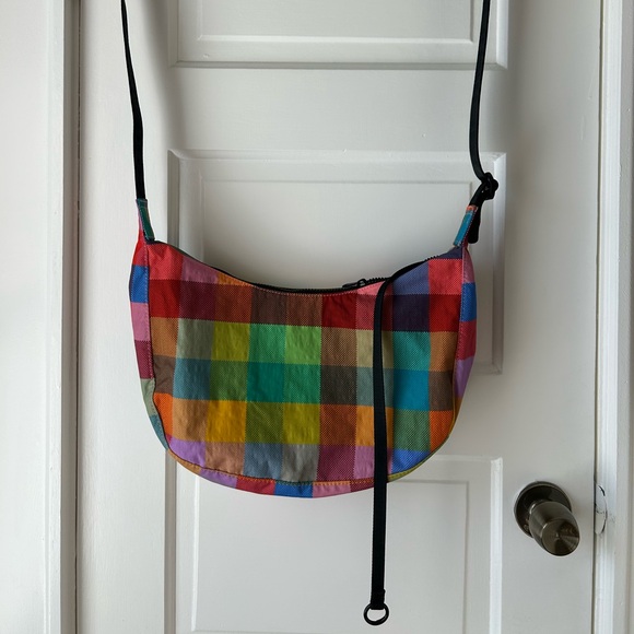 NWT BAGGU Medium Crescent Madras Bag - Picture 4 of 8